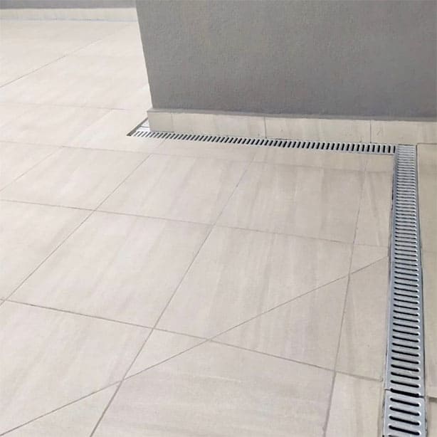 BORDE-DE-PISCINA-EDIFICIO-CON-CON-2